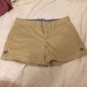 Banana Republic khaki “weekend” shorts
